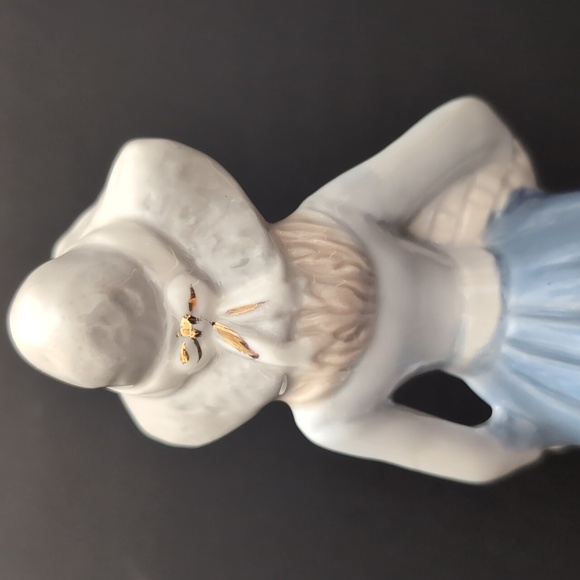 Vintage Lladro Porcelain Lady With Flowers Figurine. - Picture 5 of 10